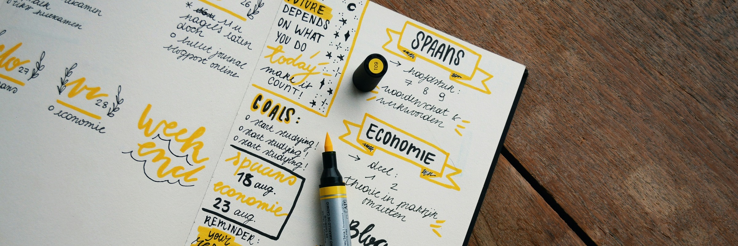 Ein Stift liegt auf einer Skizze