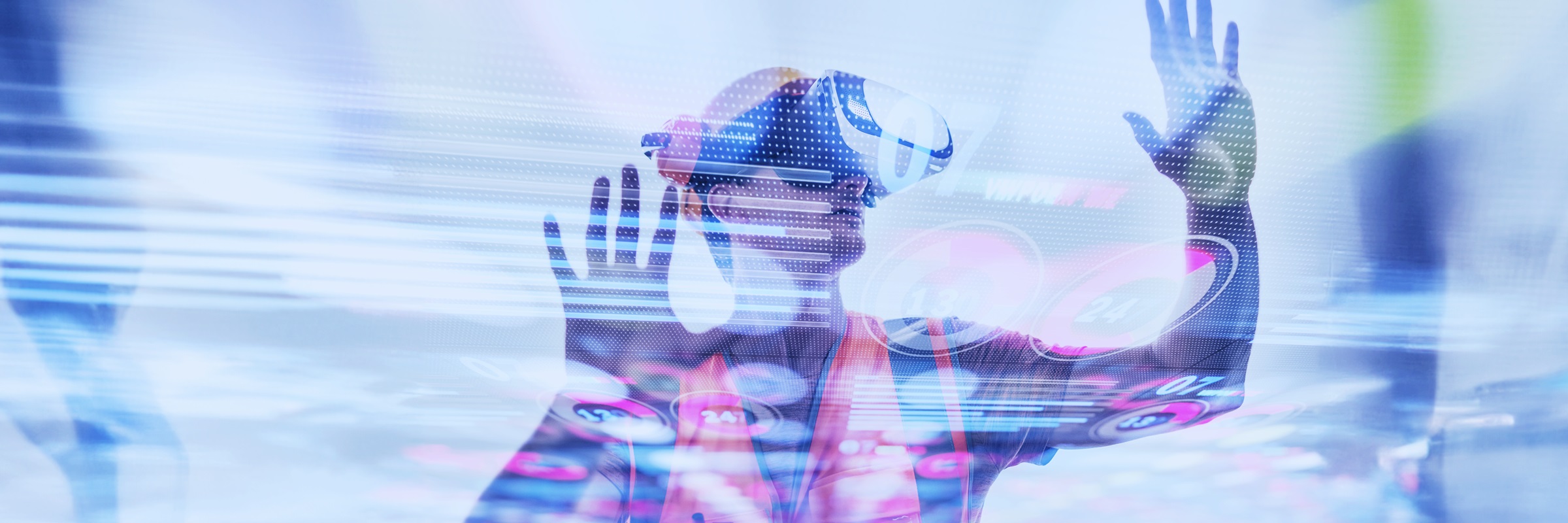 Ein Mann mit orangener Weste und VR-Brille interagiert mit einer digitalen Wand